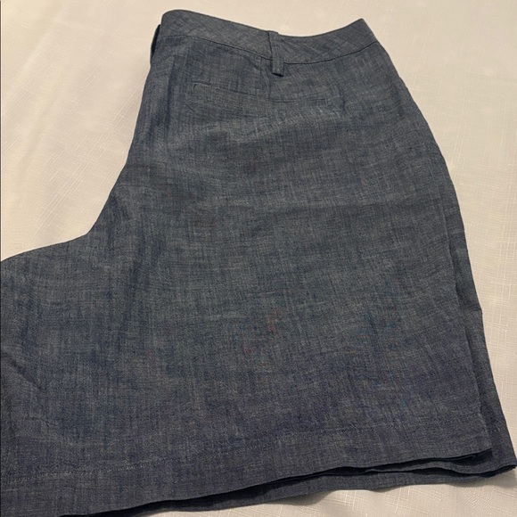 Lands End  Chambray Mid Rise Bermuda Shorts  9” SZ 18 100% Cotton Casual NWT - Picture 11 of 11